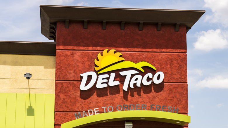 Del Taco sign