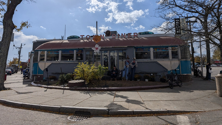 The exterior of Watertown, Massachusetts' Deluxe Town Diner on a sunny day