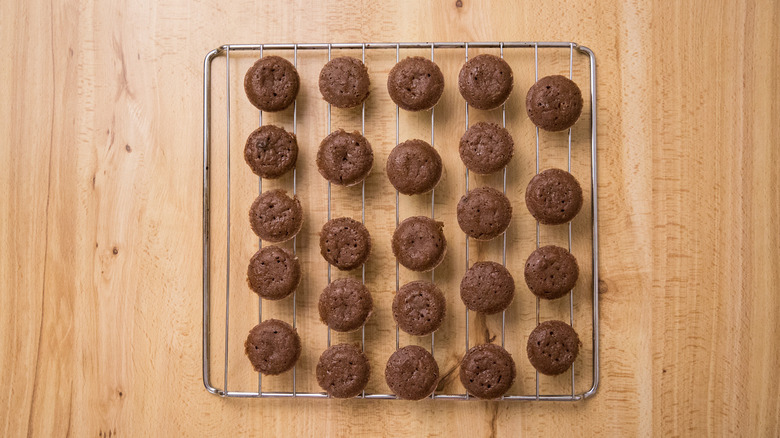 mini muffins on cooling rack