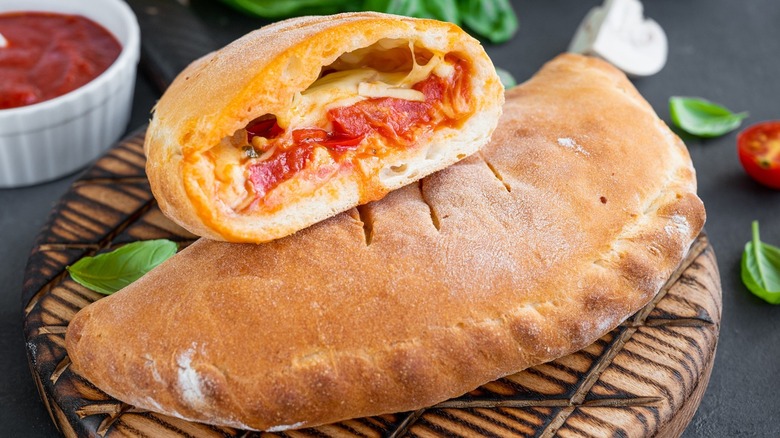 Calzone with marinara and cheese