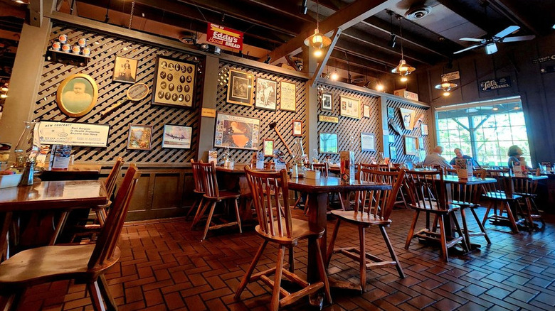 Cracker Barrel Old Country Store dining room