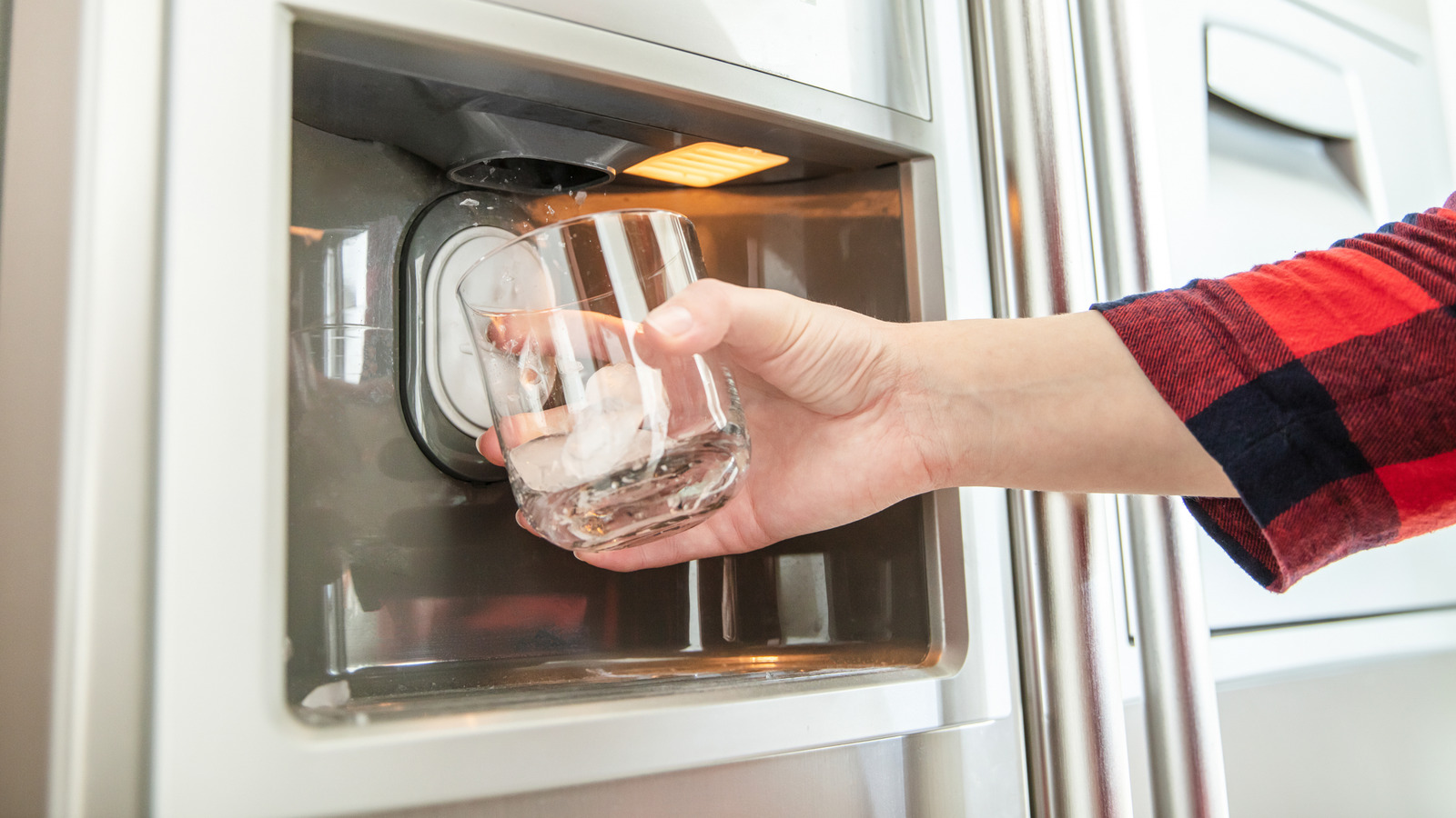 5 Disadvantages Of A Built-In Ice Maker In Your Refrigerator
