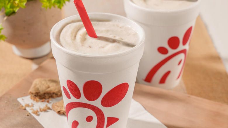Autumn pice milkshake in cups