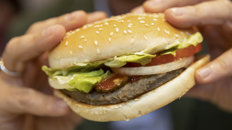 hands holding a burger