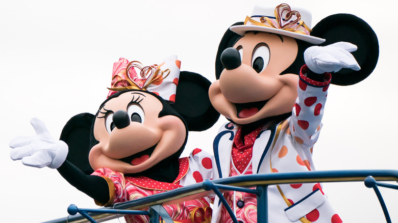 Mickey and Minnie Mouse waving