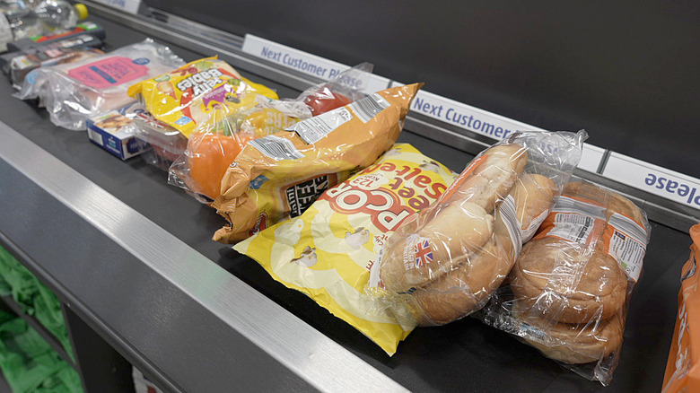 A conveyor belt with groceries at an Aldi store