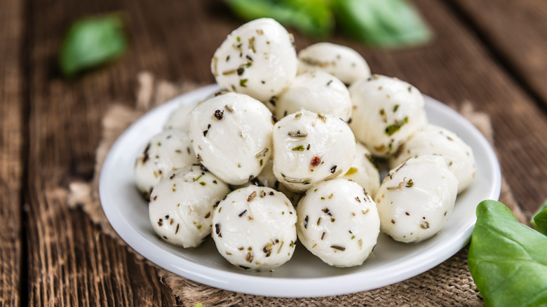 Herbed fresh mozzarella balls 