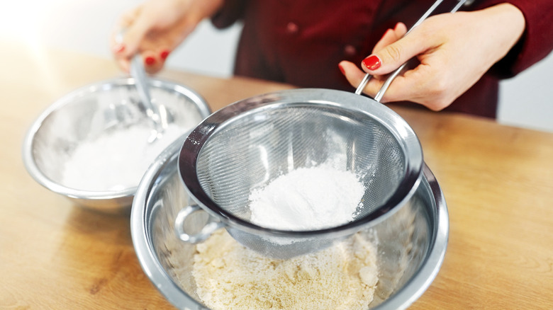 sieve used in baking