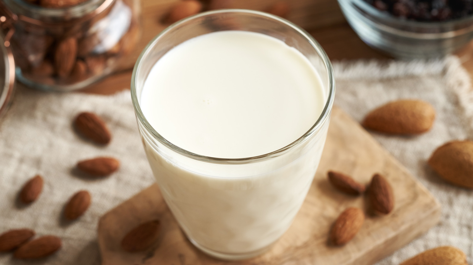 <a href="https://www.mashed.com/2229975/does-almond-milk-expire/" target="_blank">Does Almond Milk Expire?</a>