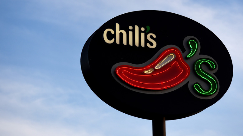 Chili's sign with blue sky 