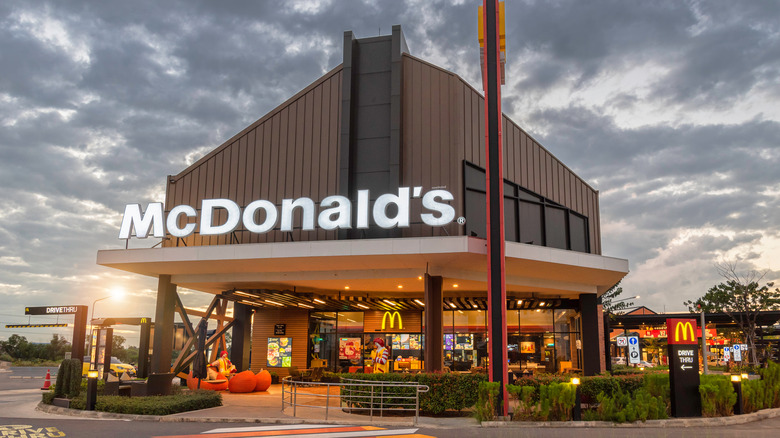 McDonald's building