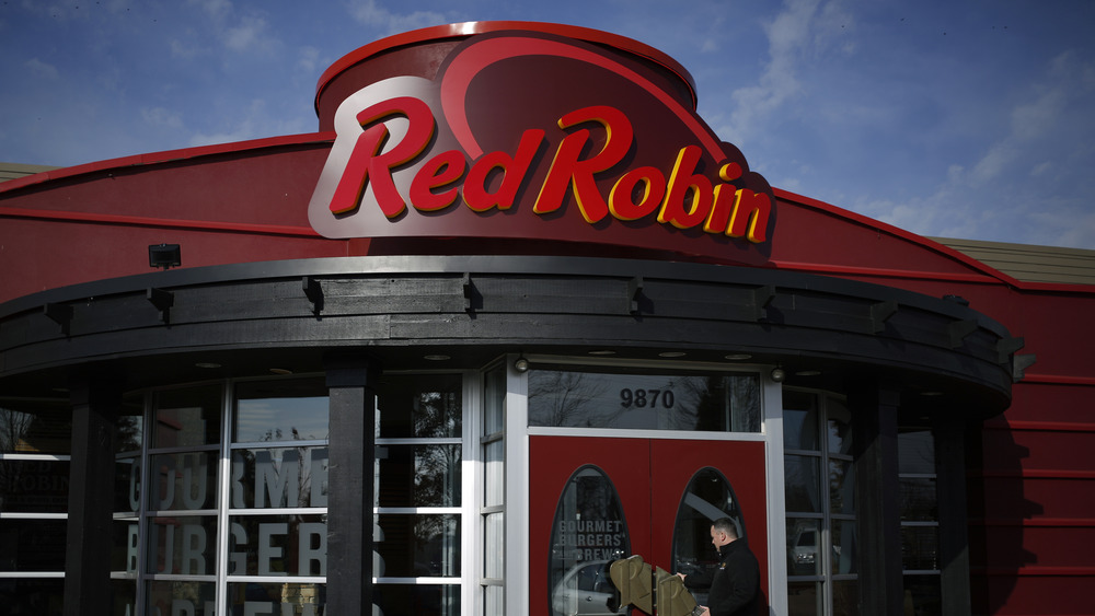 Red Robin storefront