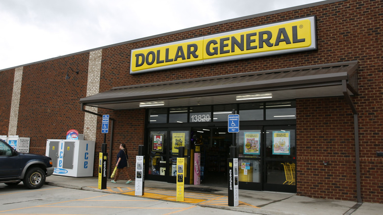 Exterior of Dollar General location