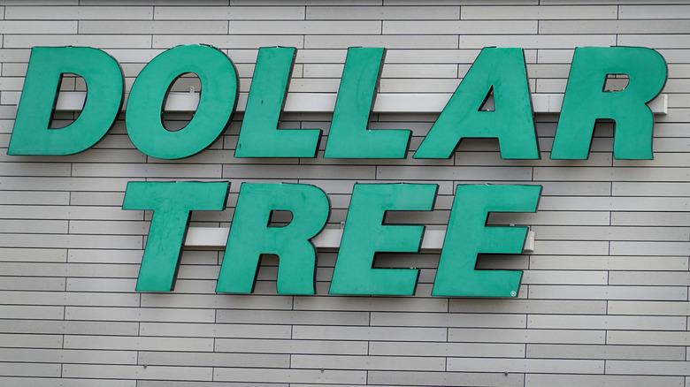 dollar tree sign