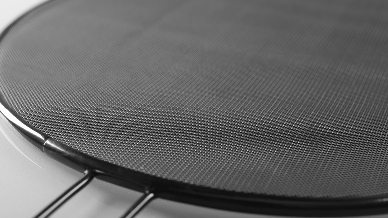Close up of mesh splatter screen
