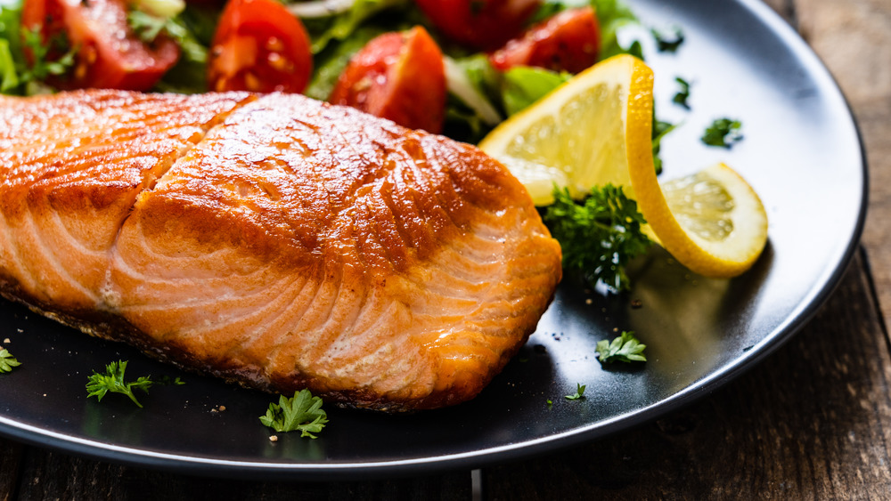 close up of cooked salmon fillet on plate