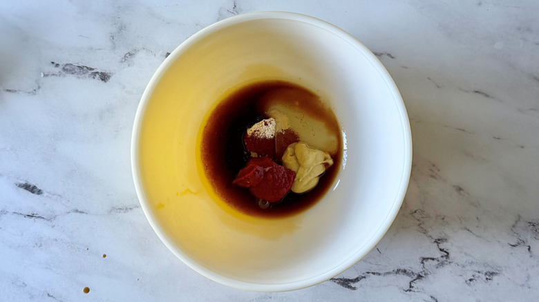 Unmixed sauce in bowl