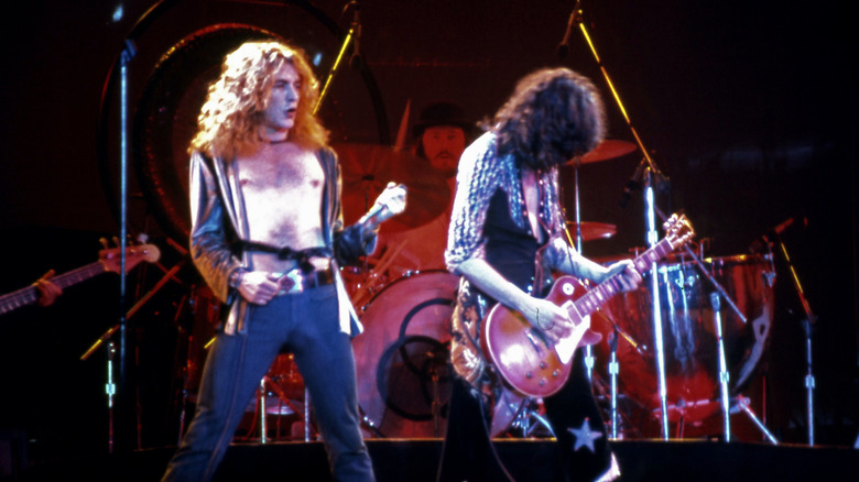 Robert Plant, Jimmy Page, John Bonham fra Led Zeppelin optræder