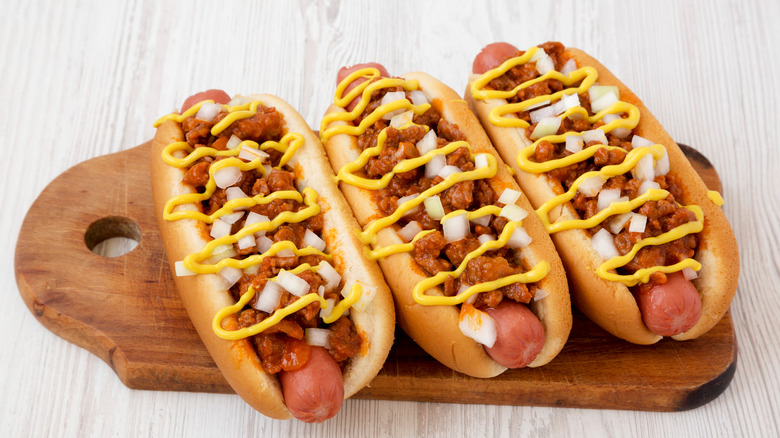 Duff Goldman s Chili Dog Recipe
