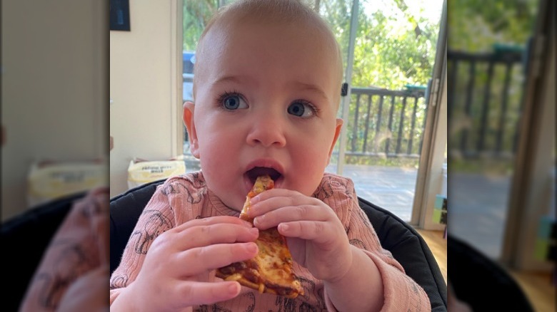Duff Goldman's daughter tries pizza
