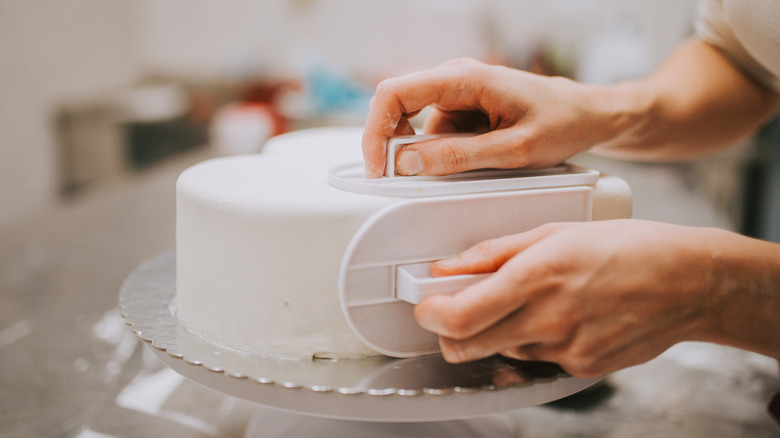 using fondant smoothers on white cake