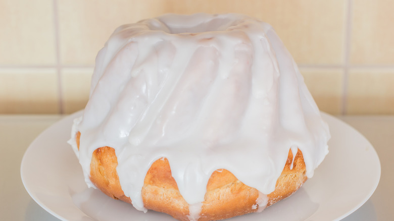 Babka Wielkanocna with white frosting on white plate
