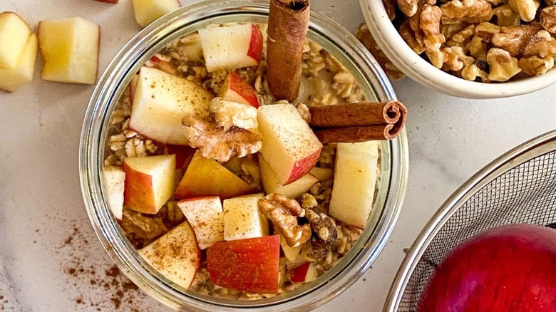 easy apple spiced overnight oats