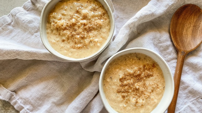 bowls of arroz con leche