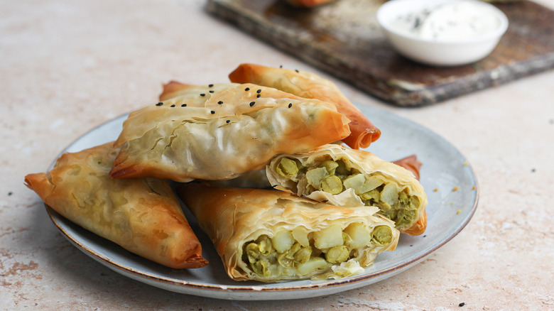 samosa on plate