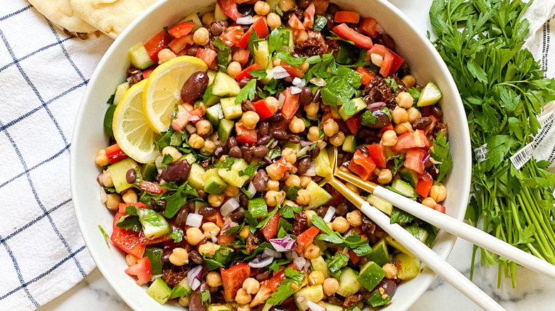 Easy Balela Salad Recipe in a bowl 