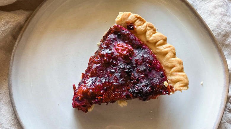 Easy Blackberry Pie on a plate 