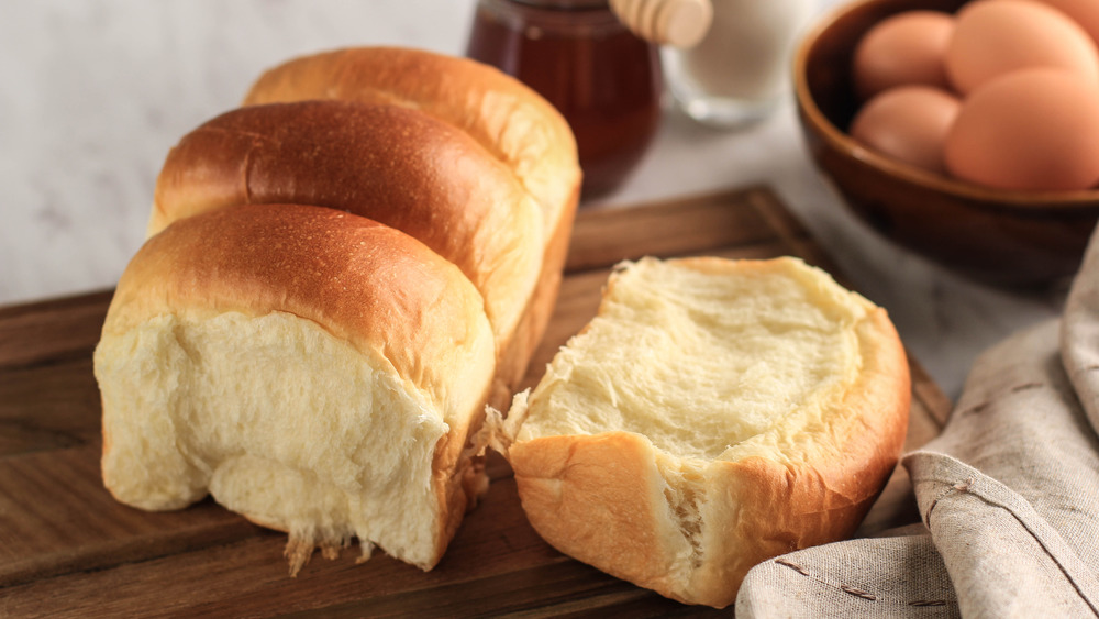 dinner rolls on cutting board