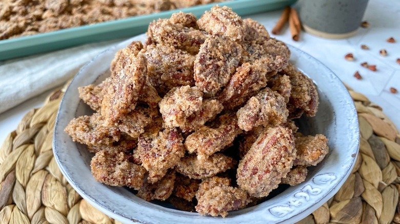 cinnamon glazed pecans in bowl