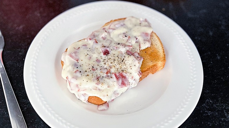 chipped beef toast on plate