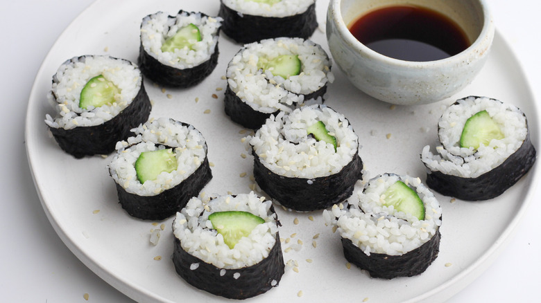 cucumber rolls soy sauce