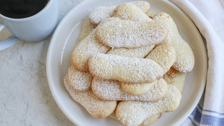 ladyfingers with powdered sugar 