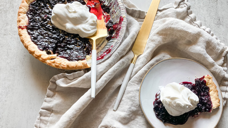 Easy huckleberry pie