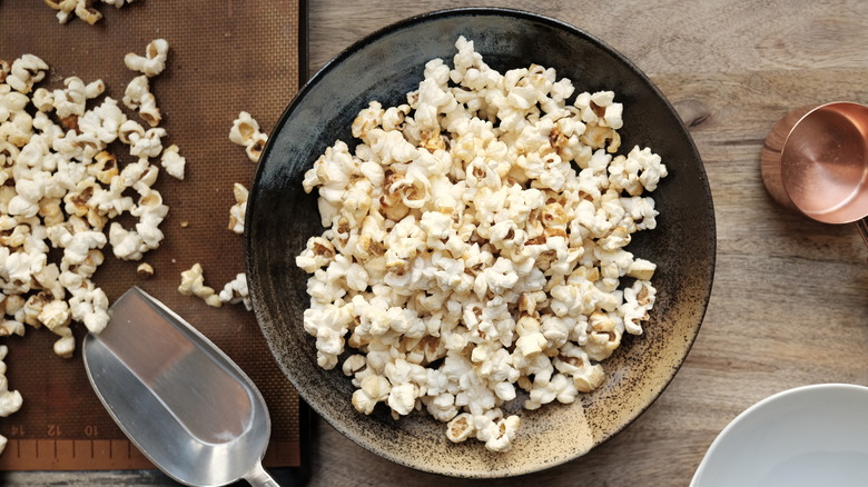 kettle corn in bowl