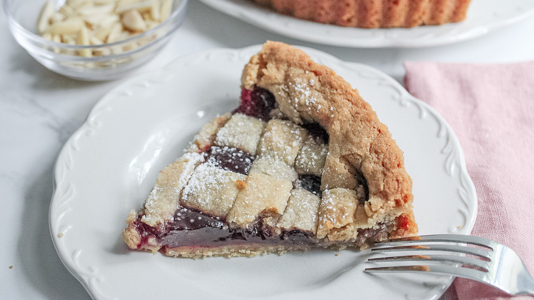 easy Linzer torte plated