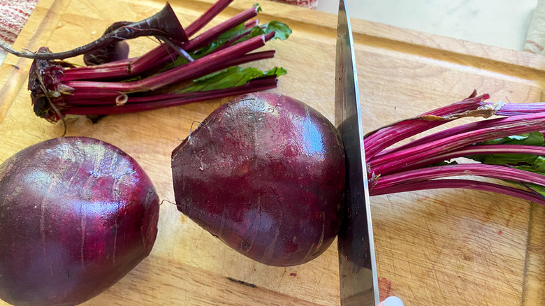 cutting stem off beets