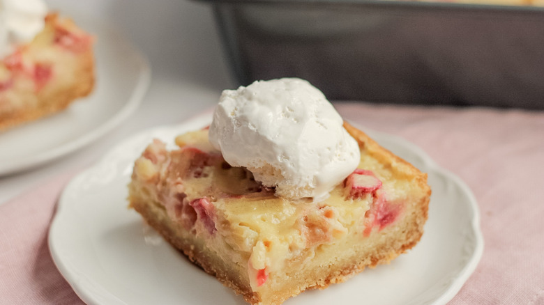 rhubarb custard bar