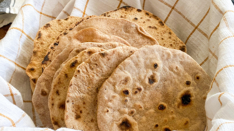 roti in basket