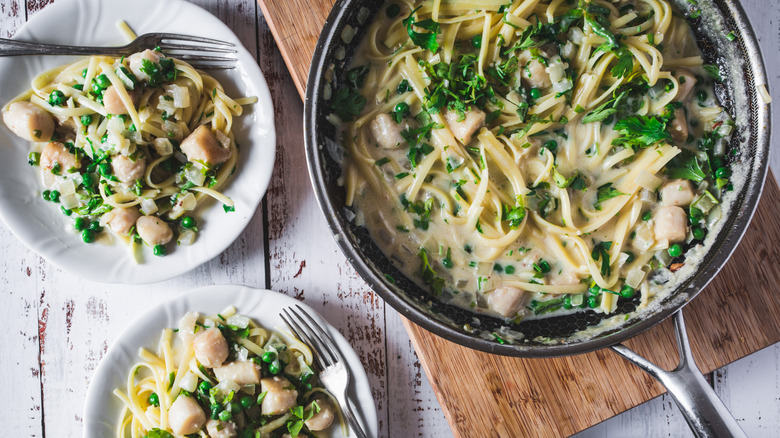 scallops alfredo in pan