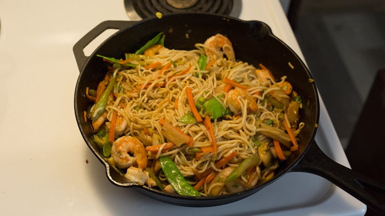 shrimp lo mein in pan