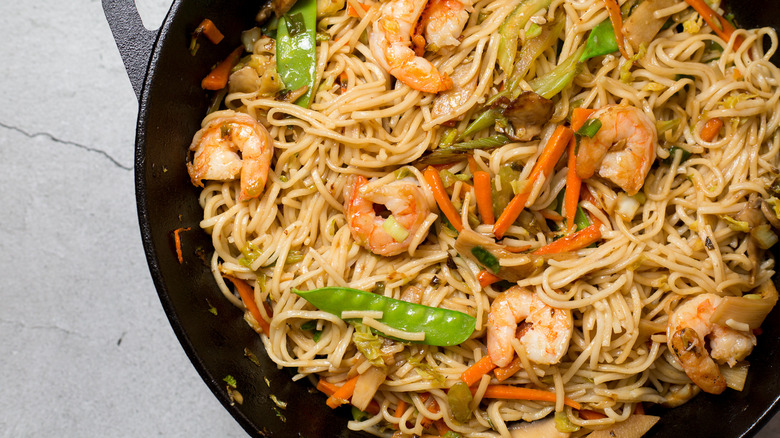 shrimp lo mein in pan
