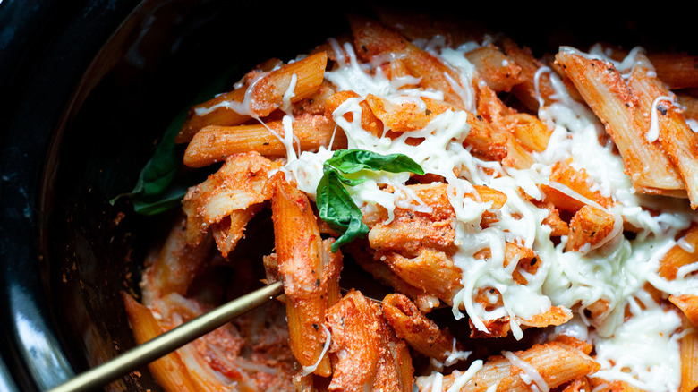 slow cooker baked ziti