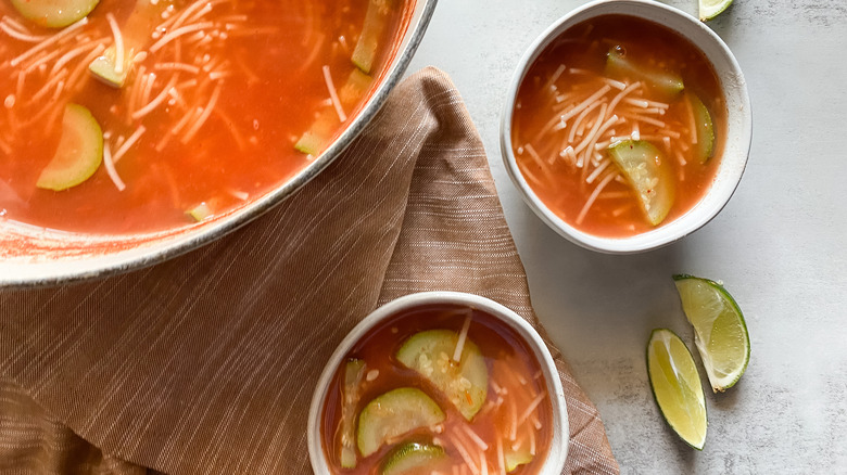 sopa de fideo in a bowl