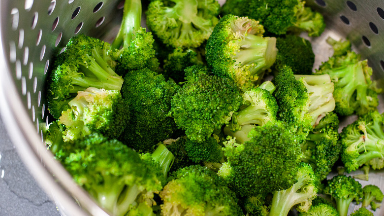 cooked broccoli in steamer basket