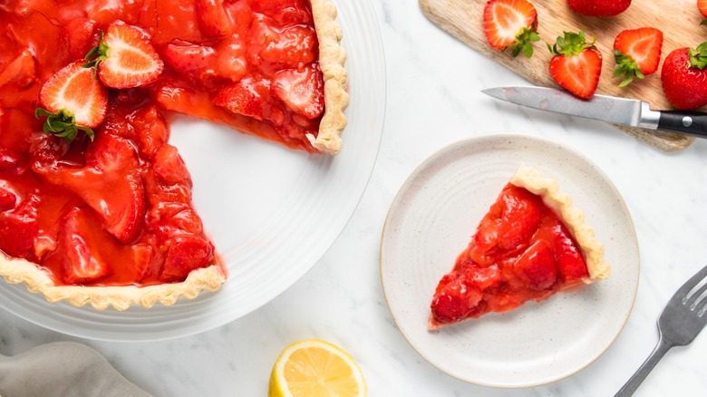 strawberry pie and strawberries