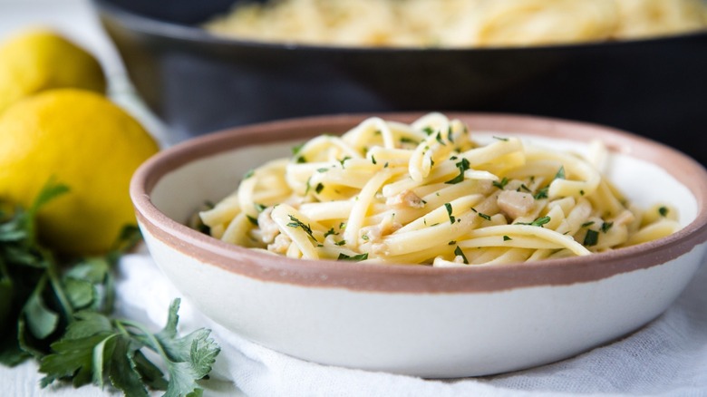 clam linguine in bowl